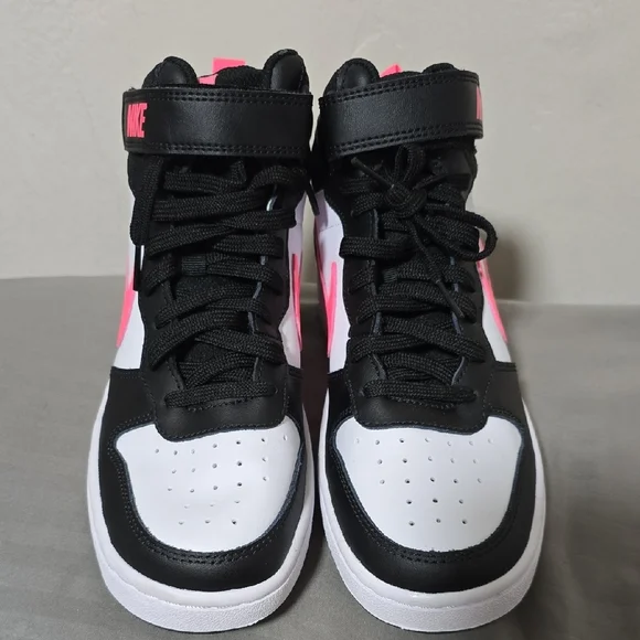 Nike Kids Sneakers - Black, White, and Pink.Nike. Size:6Y. - Picture 2 of 6